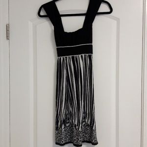 BLACK AND WHITE DRESS